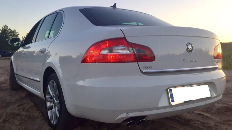Skoda Superb 2.0 TDI White 4x4 125 kw 5