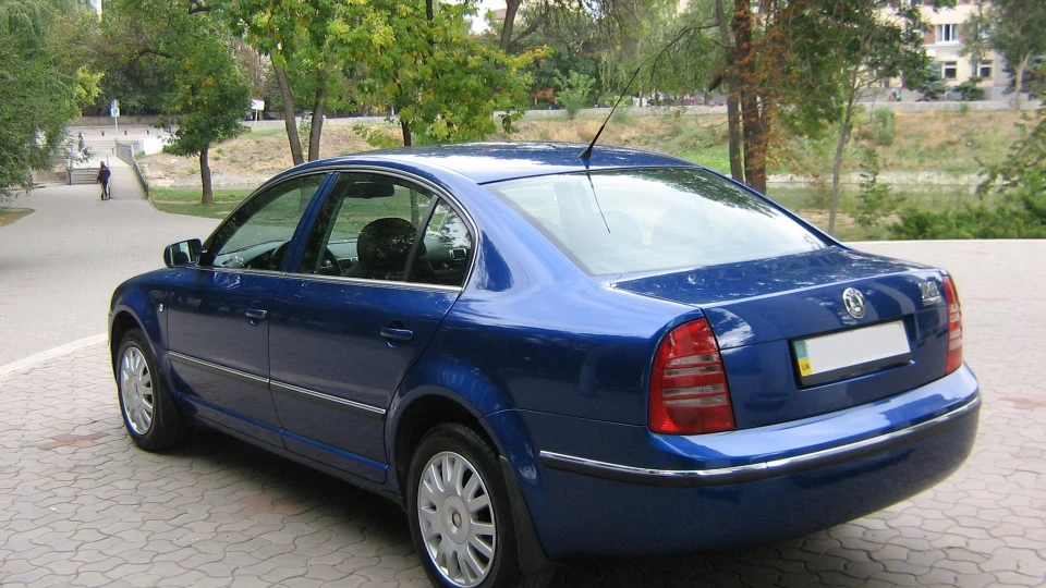 Skoda Superb 2,8 Elegance 4