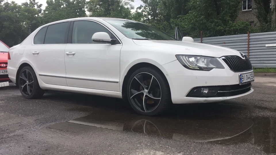 Skoda Superb БілийЖир
