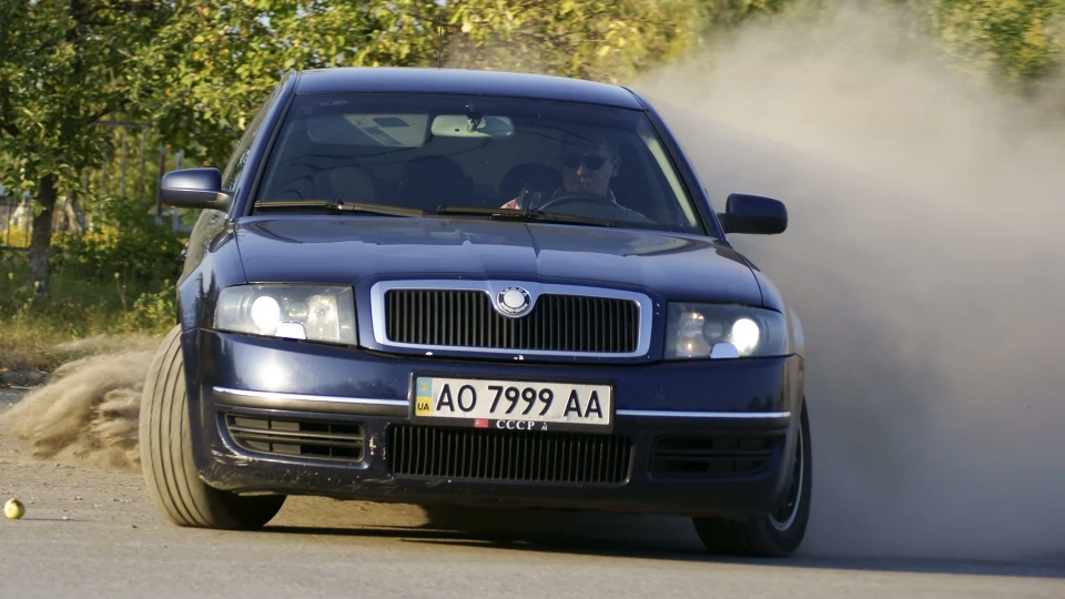Skoda Superb Black Hella 2