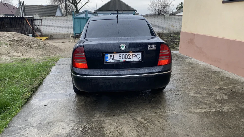 Skoda Superb Black 3