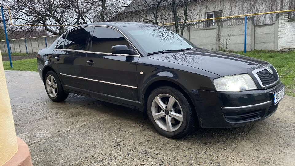 Skoda Superb Black 4
