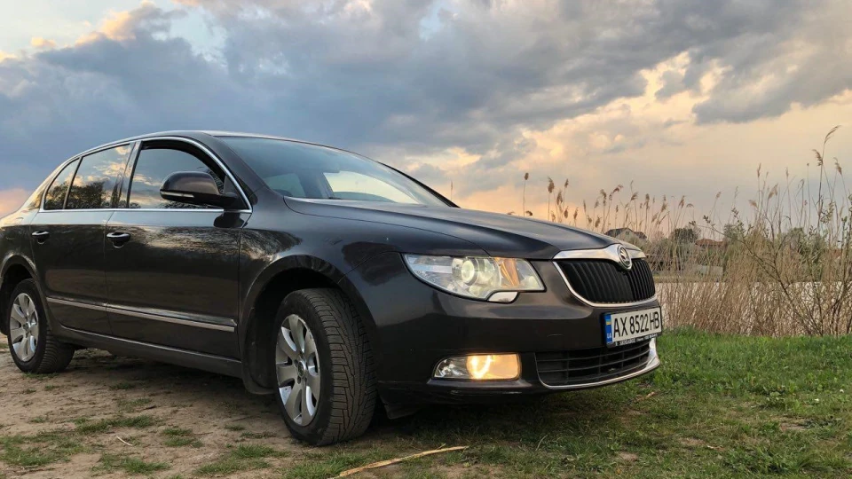 Skoda Superb CatMobile 3