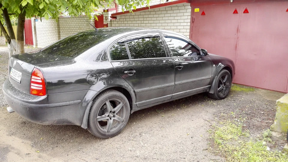 Skoda Superb Чорна Королева 3