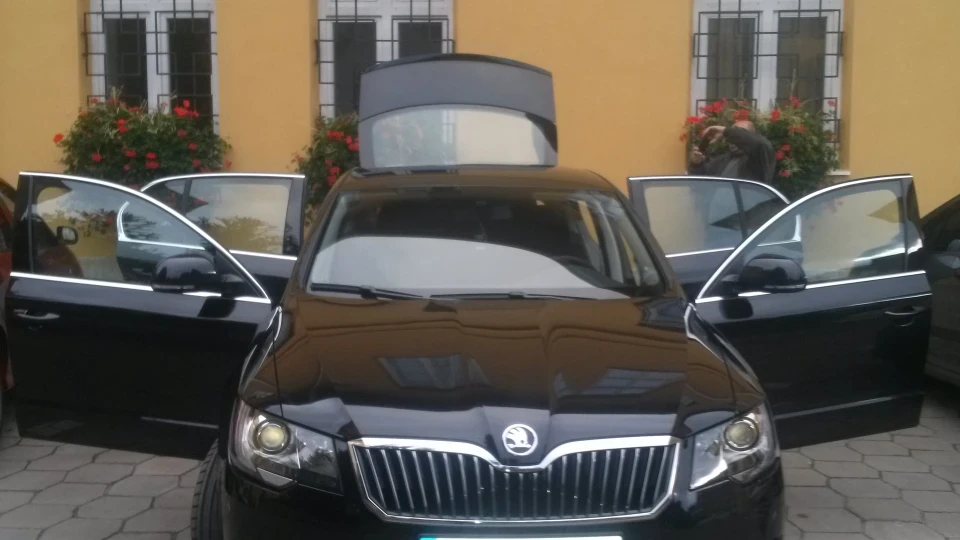 Skoda Superb Чорна блискавка 5