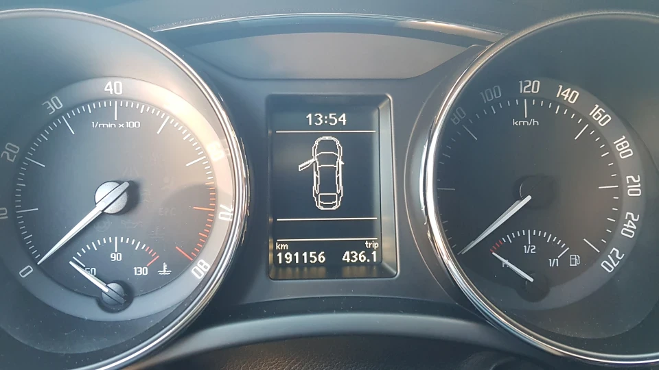 Skoda Superb чорна блискавка 4
