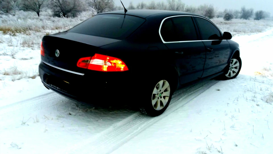 Skoda Superb Чорна машиночка