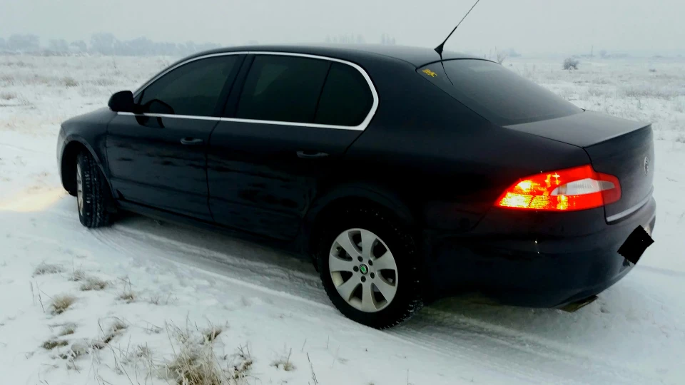 Skoda Superb Чорна машиночка 2