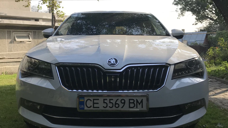 Skoda Superb ( Moonlight )