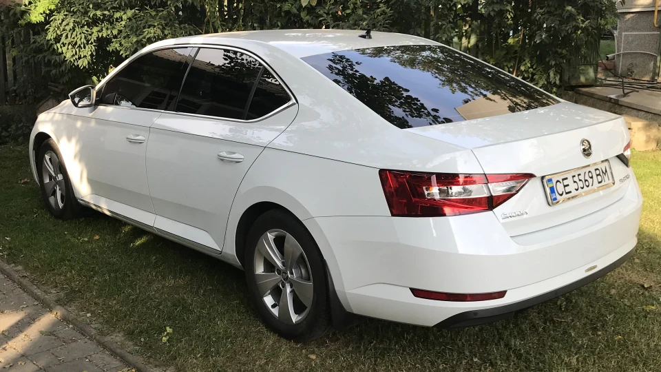 Skoda Superb ( Moonlight ) 2
