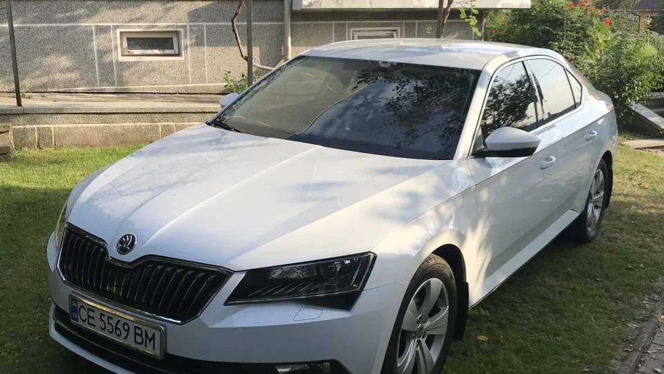 Skoda Superb ( Moonlight ) 3