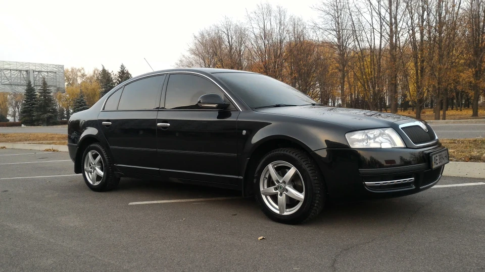 Skoda Superb наземний Boeing 777 3
