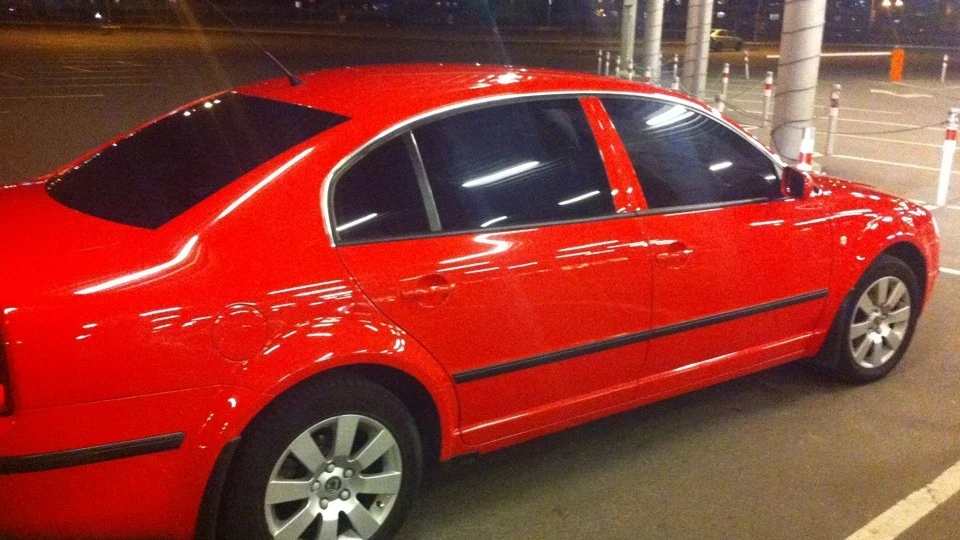 Skoda Superb літак, що низько летить 2