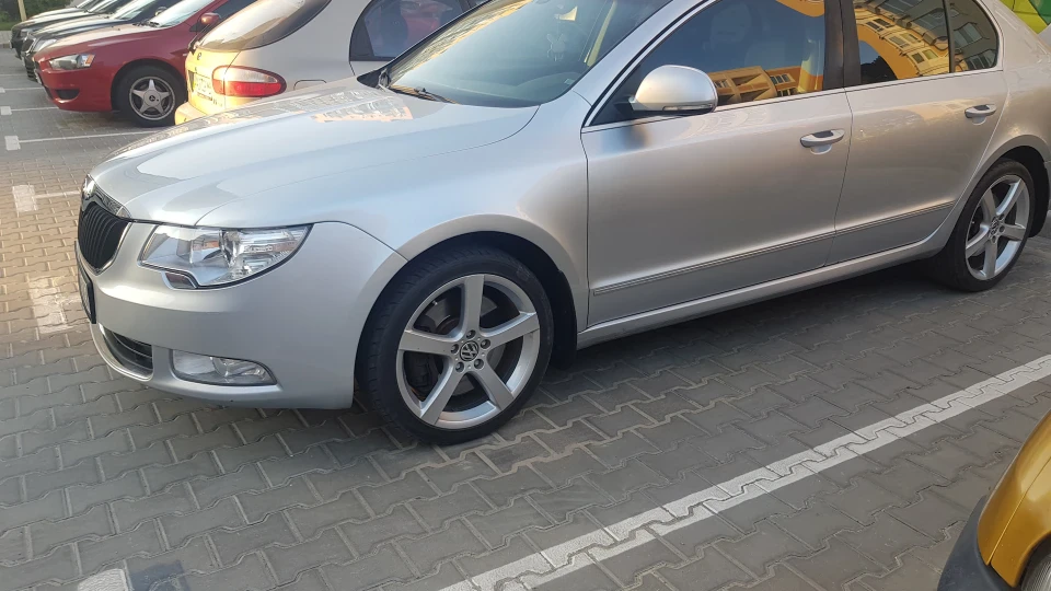 Skoda Superb звичайний VR6 5