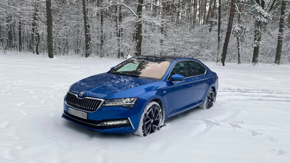 Skoda Superb Race blue