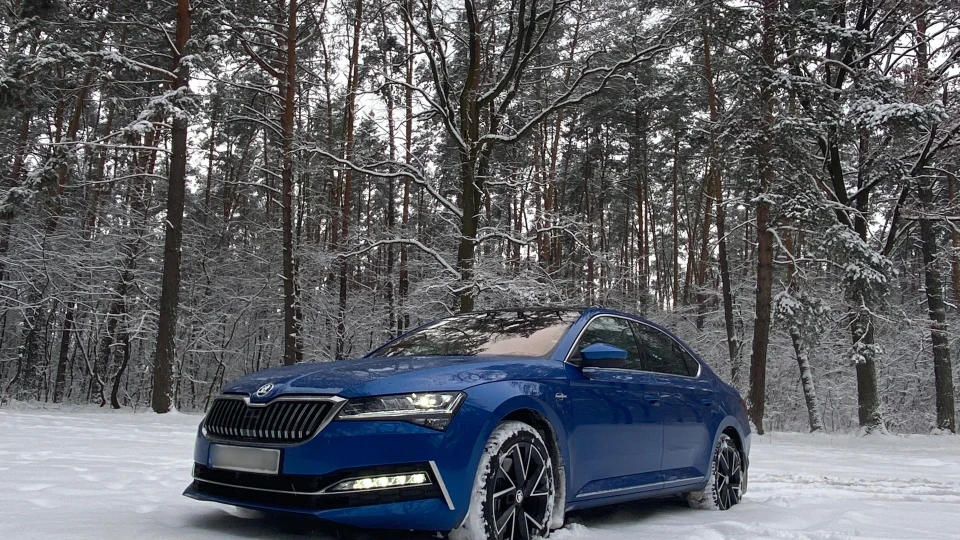 Skoda Superb Race blue 2