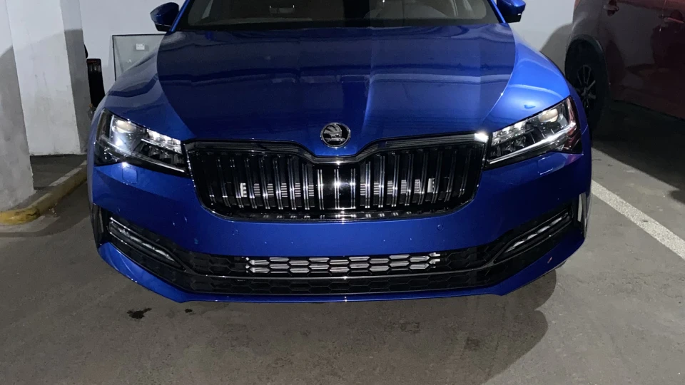 Skoda Superb Race blue 3