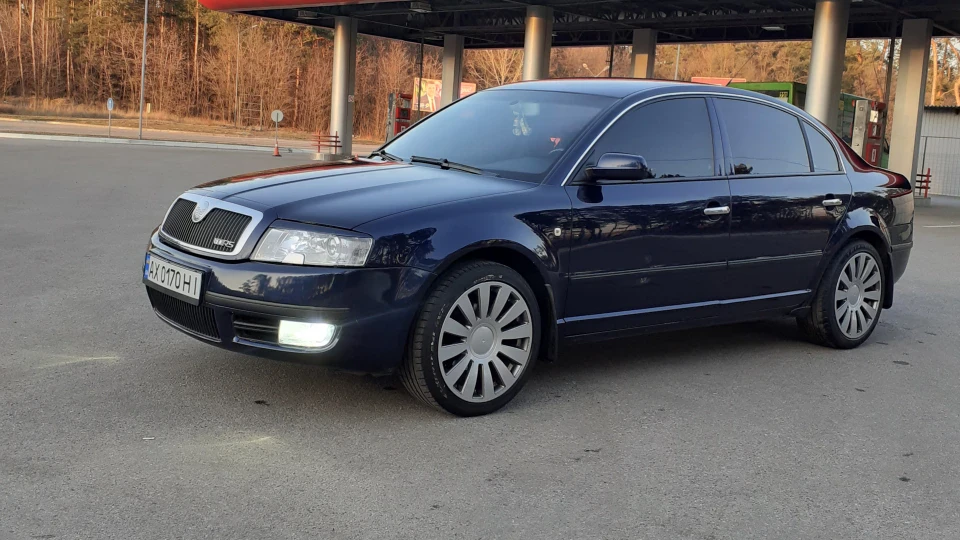 Skoda Superb Синій лайнер