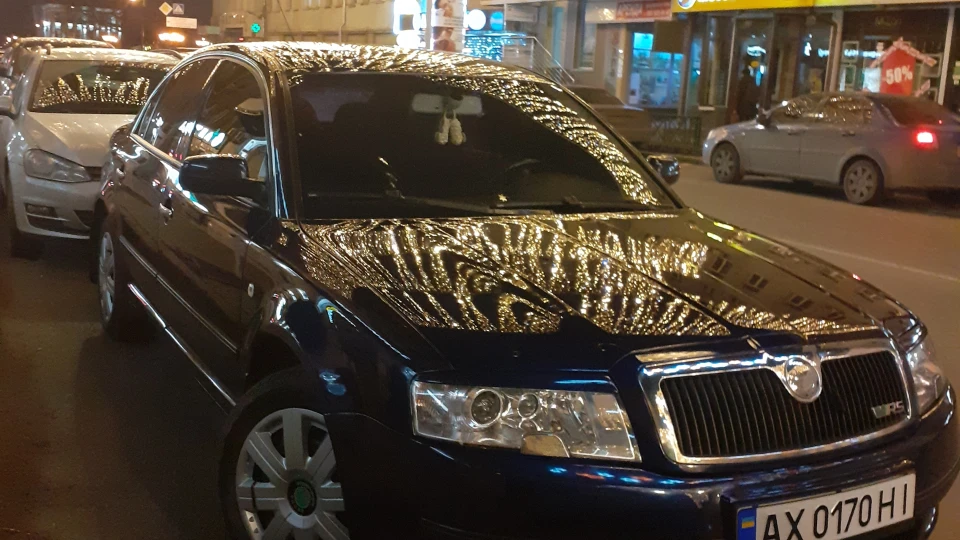 Skoda Superb Синій лайнер 4