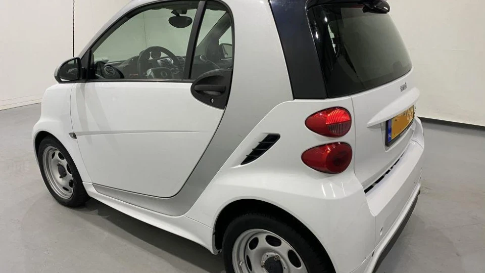 Smart fortwo electric drive Мікроб - 2 ) 3