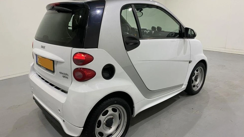 Smart fortwo electric drive Мікроб - 2 ) 4