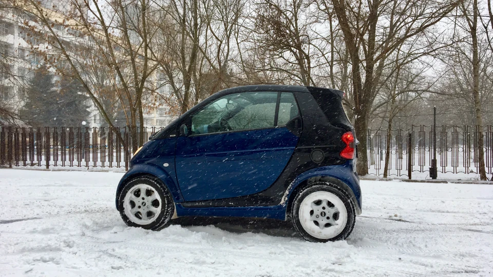 Smart fortwo on BBS RS 16x8.5/7.5 4
