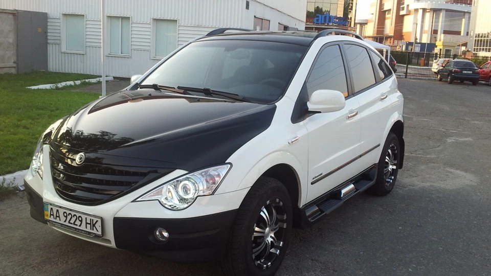 SsangYong Actyon black and white