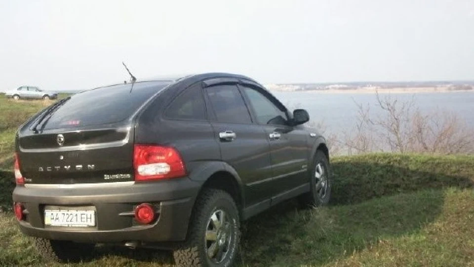 SsangYong Actyon Чорний лак 2.3і 4х4 2