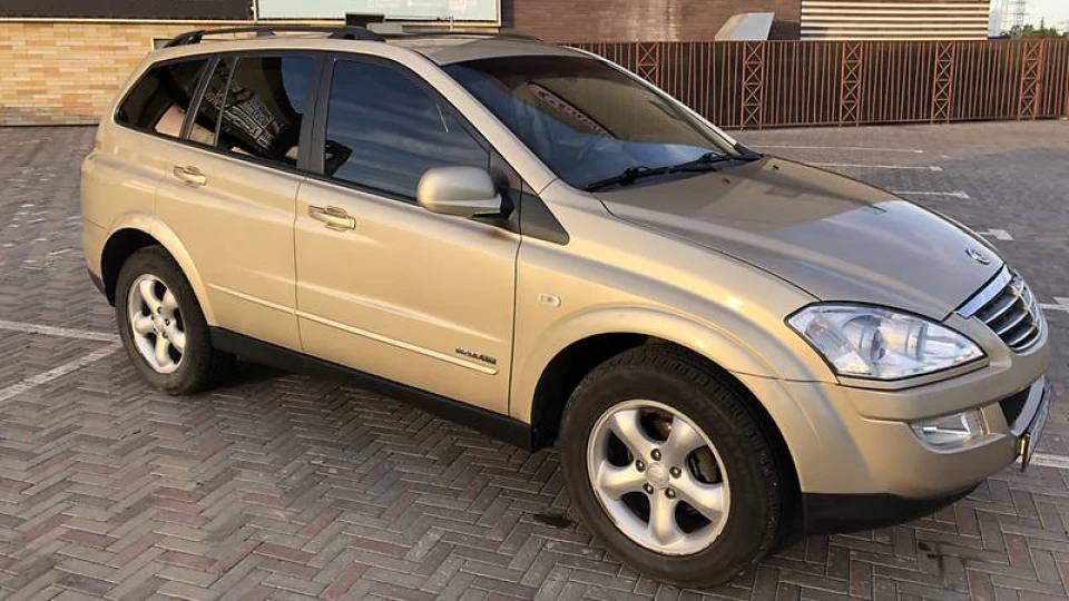 SsangYong Kyron Бежевий 2.0 турбодизель