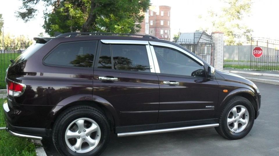 SsangYong Kyron Бургундське червоне 2
