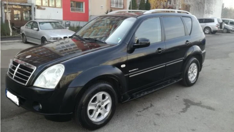 SsangYong Rexton Чорний бегемот