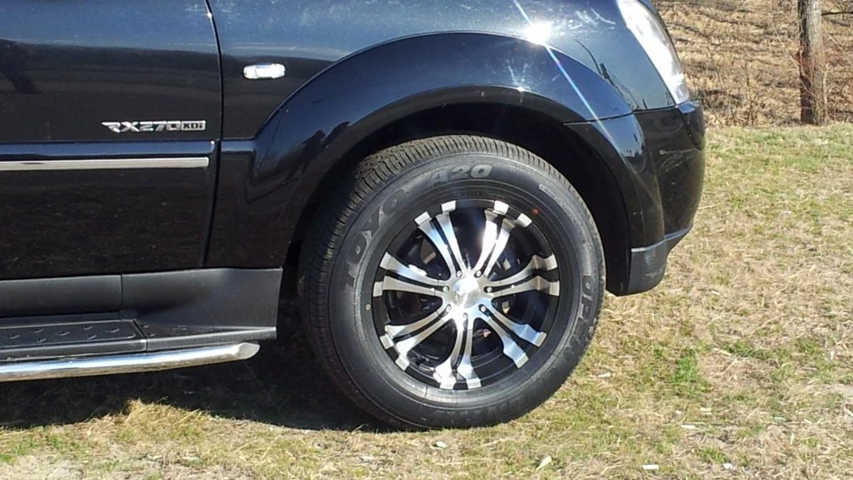 SsangYong Rexton чорний металік 2