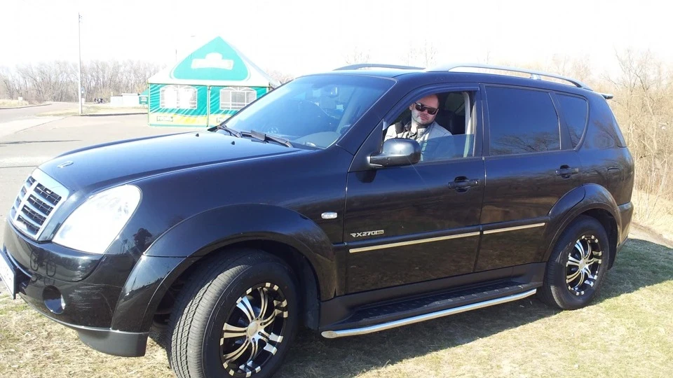 SsangYong Rexton чорний металік 3