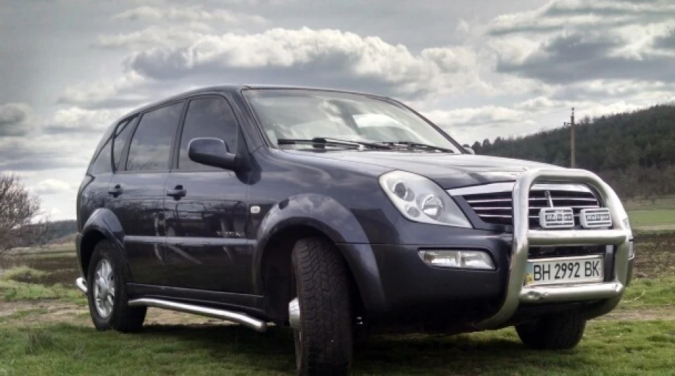 SsangYong Rexton дуже сірий 4