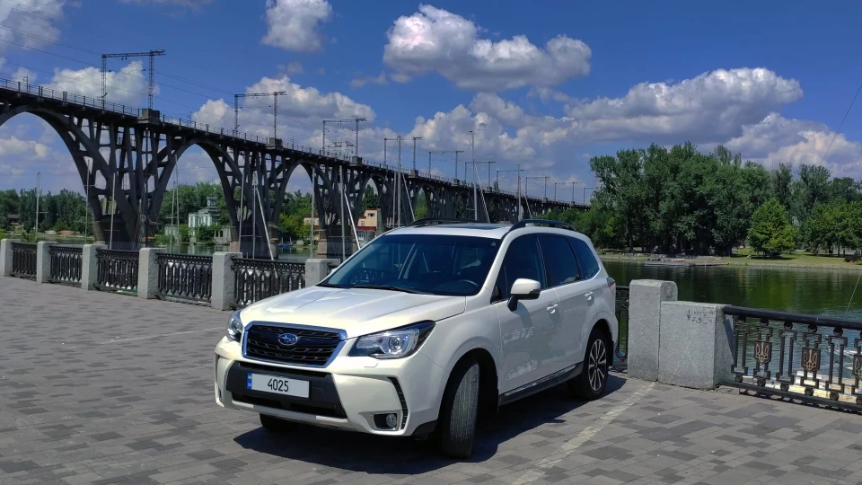 Subaru Forester 2.0 XT Touring 2
