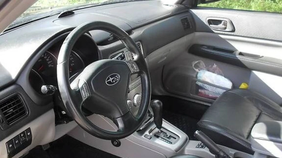 Subaru Forester Чорний металік 2.0 турбо