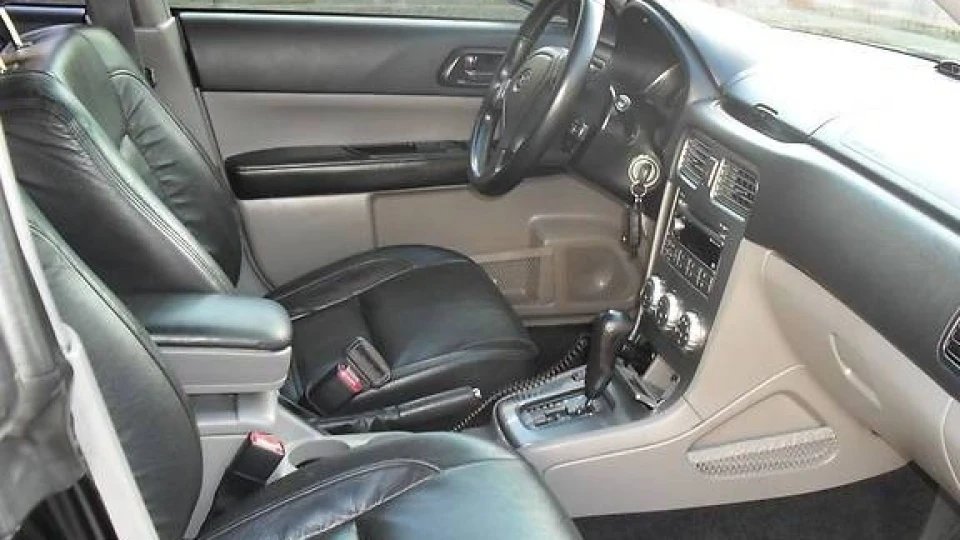 Subaru Forester Чорний металік 2.0 турбо 2