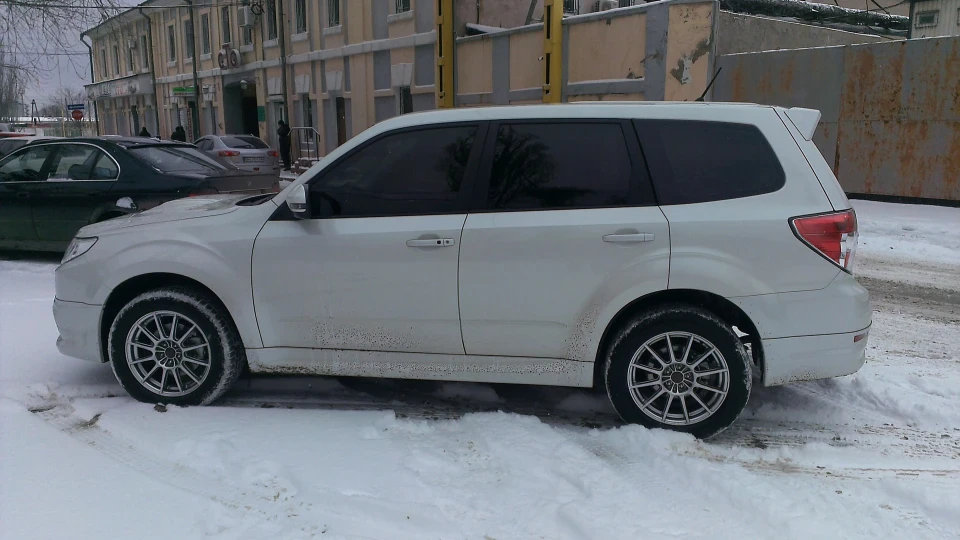 Subaru Forester S-Edition "White Shark" 2