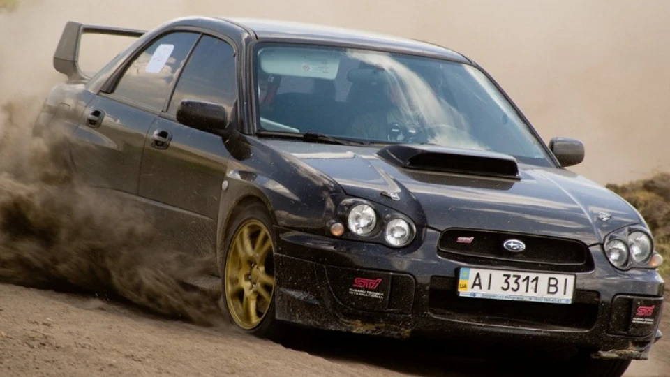 Subaru Impreza WRX STI Брюнетка 5