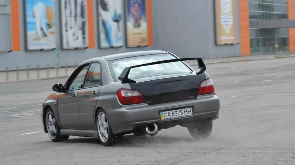 Subaru Impreza WRX Сірий кіт 3