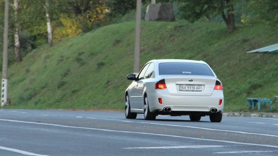 Subaru Legacy 2,0 R 3