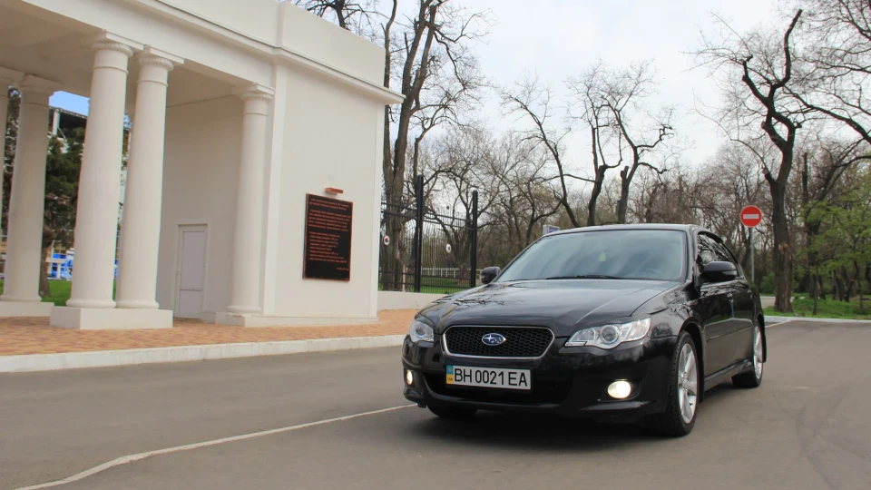 Subaru Legacy 2.5i Black Friez