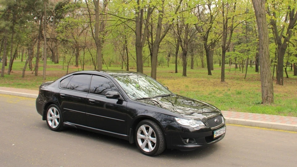 Subaru Legacy 2.5i Black Friez 2