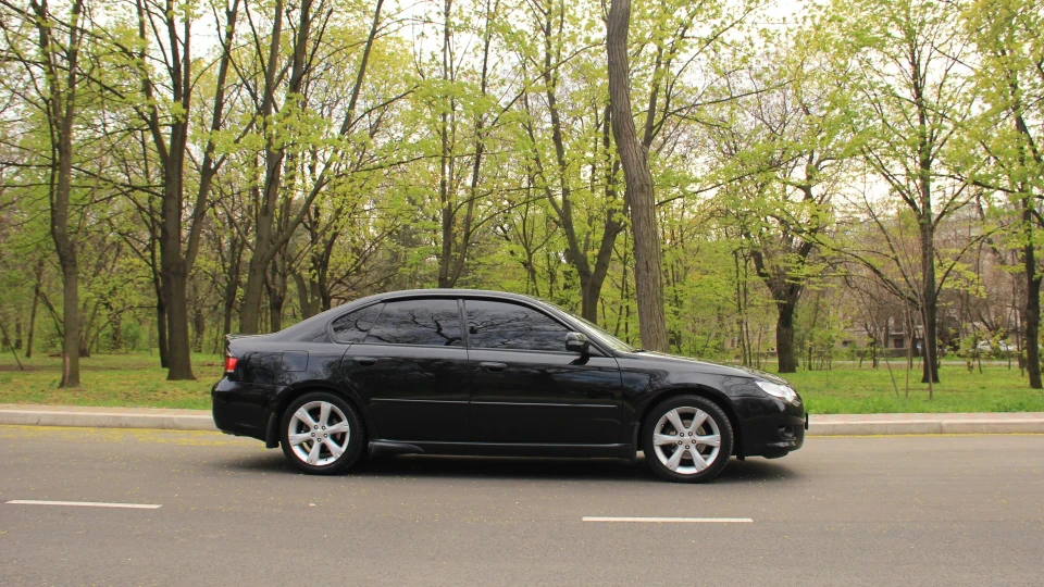 Subaru Legacy 2.5i Black Friez 3