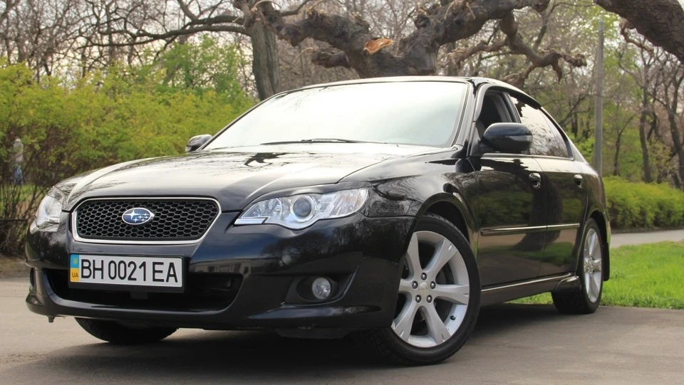 Subaru Legacy 2.5i Black Friez 4