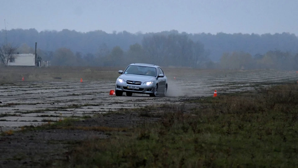 Subaru Legacy 4AWD 3