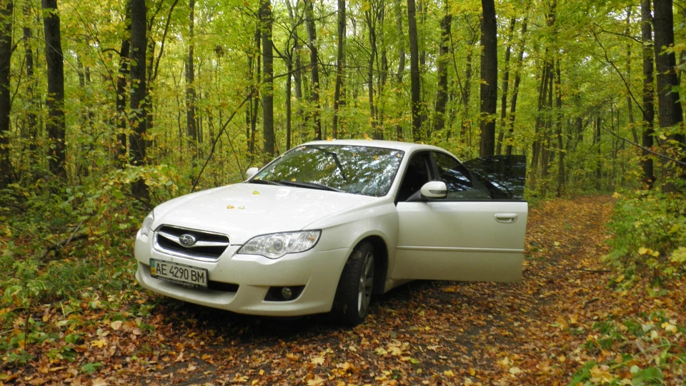 Subaru Legacy БІЛИЙ ПЕРЛАМУТР