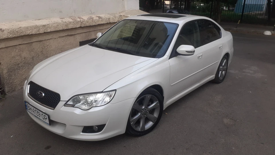 Subaru Legacy Білі перли 2.5
