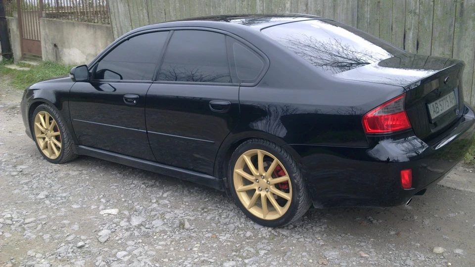 Subaru Legacy black bird 2