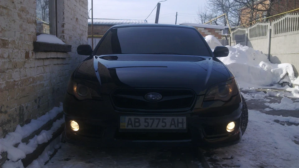 Subaru Legacy black bird 4